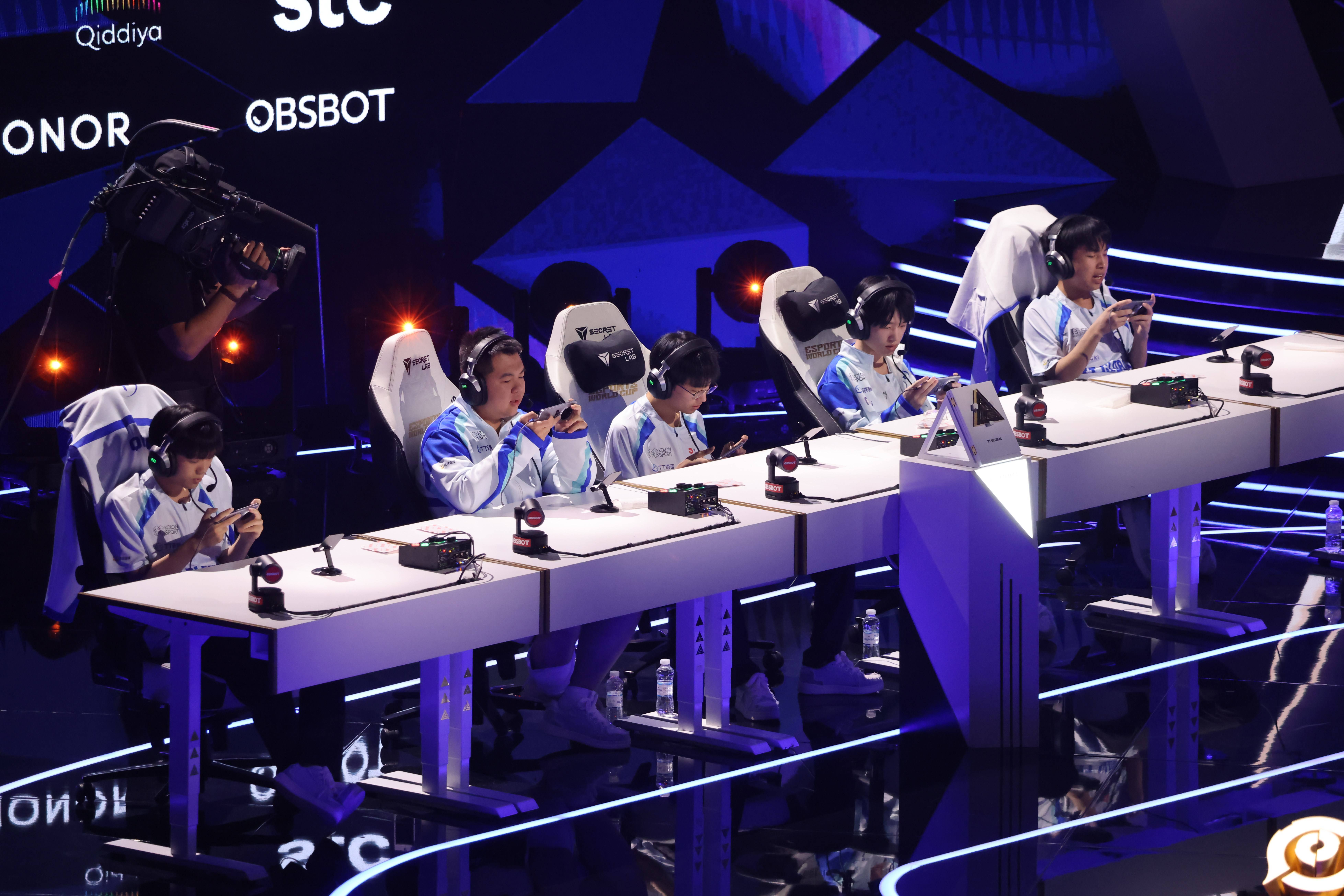 全球球队备战国际比赛,冲刺赛场荣耀 全球球队备战国际比赛,冲刺赛场荣耀