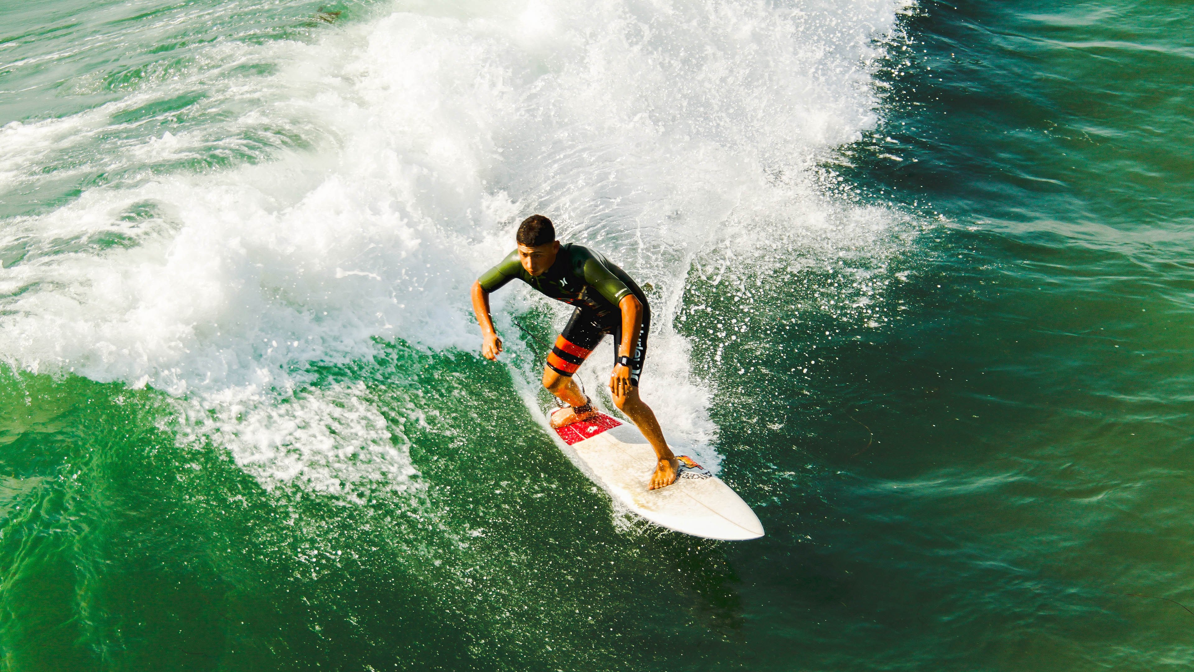 莫兰特完美发挥难敌湖人铁壁，紫金军团连续得分狂潮压制尼克斯