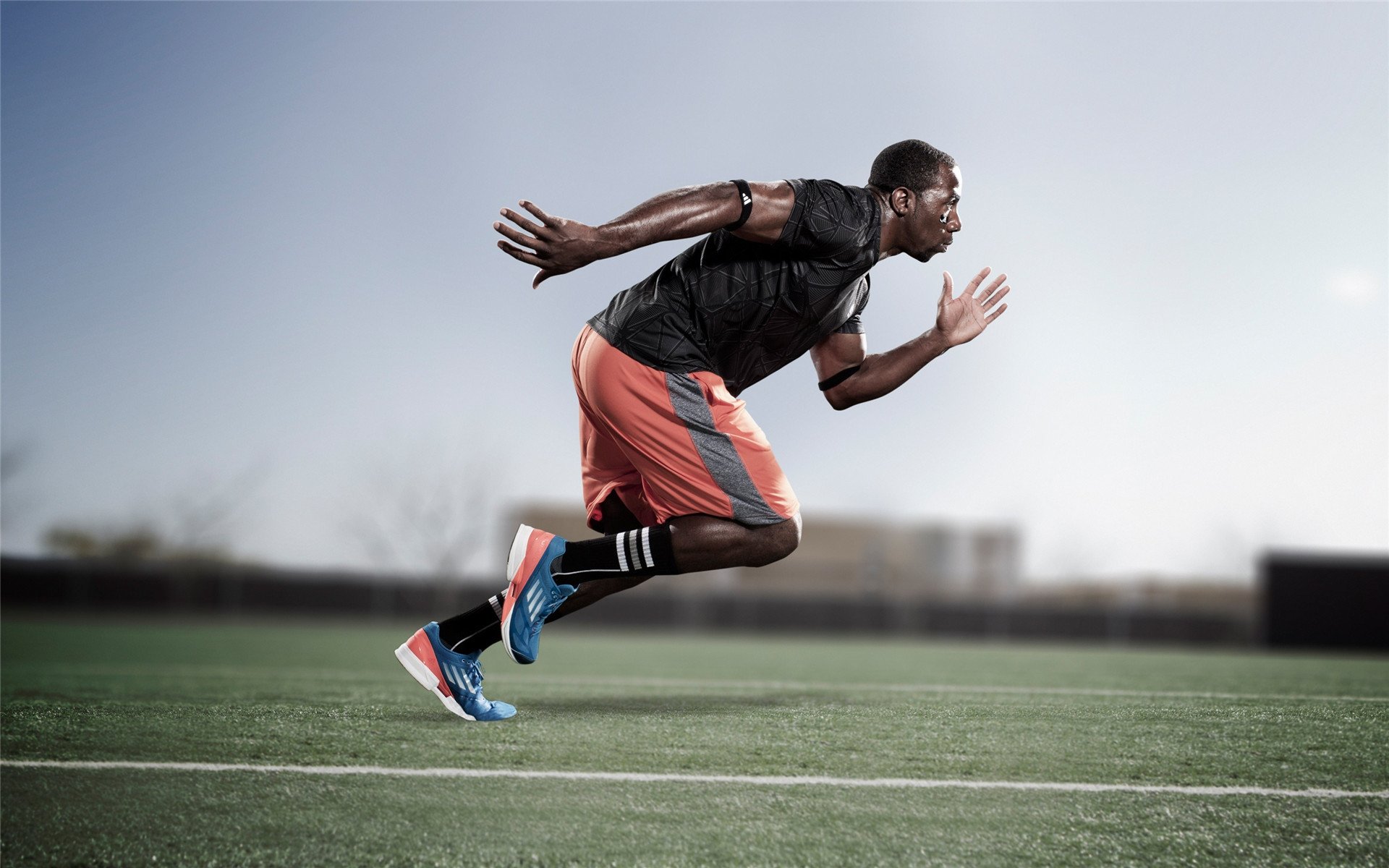 墨尔本奇迹,梅赛德斯险胜红牛二队,皮亚斯特里统治全场的背后